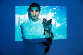 Ticketmotiv GASTSPIEL Atrin Madani • Ganz In Weiß